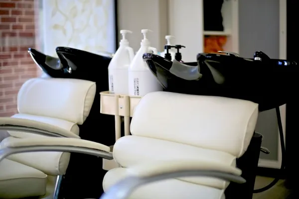 Inside KND Salon